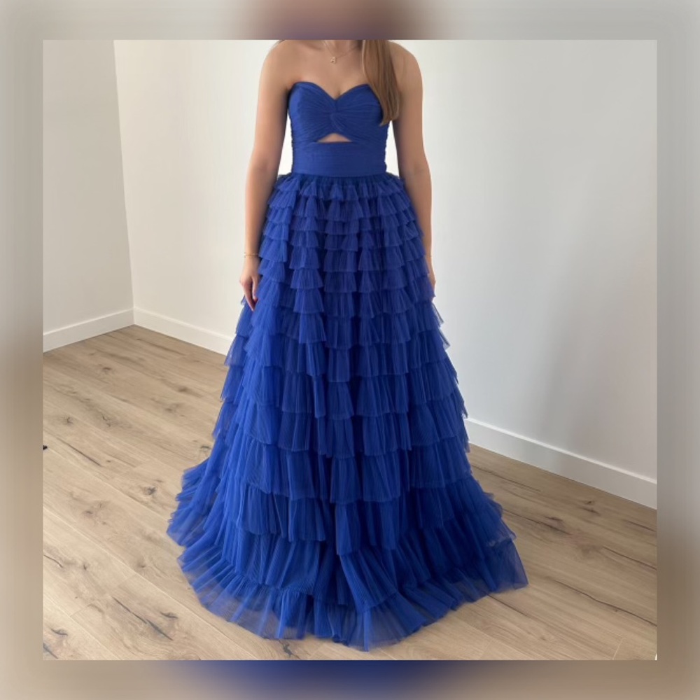 Elegant Blue Strapless Gown